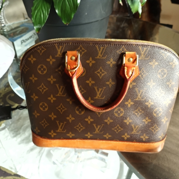 Louis Vuitton Bag - Picture 6 of 12